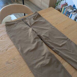 Lululemon ABC pant Classic - size: 31 color: artifact (khaki)